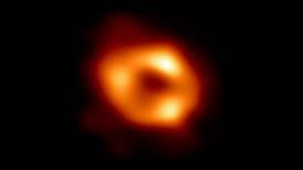 Así es la primera imagen del agujero negro que está en el corazón de nuestra galaxia