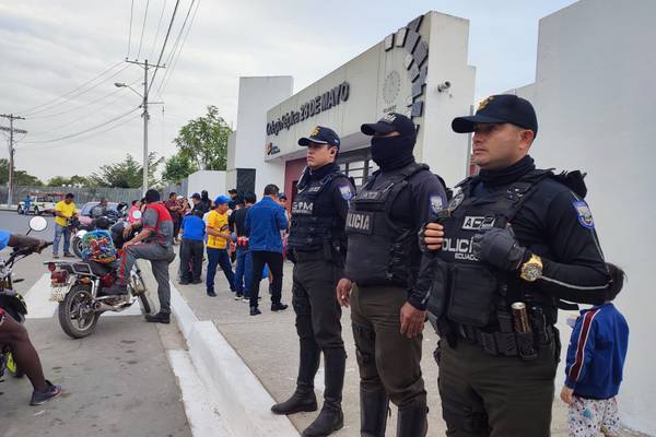 “Me das un dólar o te pego”: Así extorsionan los estudiantes a maestros en escuelas de Nueva Prosperina, Guayaquil