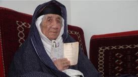 A sus 122 años, mujer iraní se corona como la persona más longeva del mundo