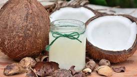 De acuerdo a una profesora de Harvard, el aceite de coco es tan saludable como el veneno puro