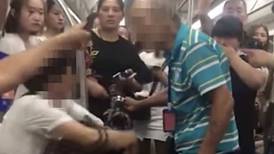 Adulto mayor cachetea a una mujer por no darle el asiento en el metro