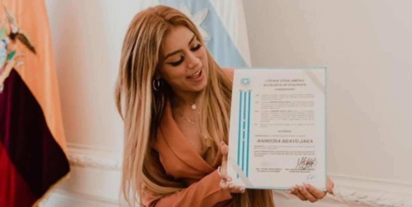 Andreína Bravo recibe reconocimiento por parte del Municipio de Guayaquil