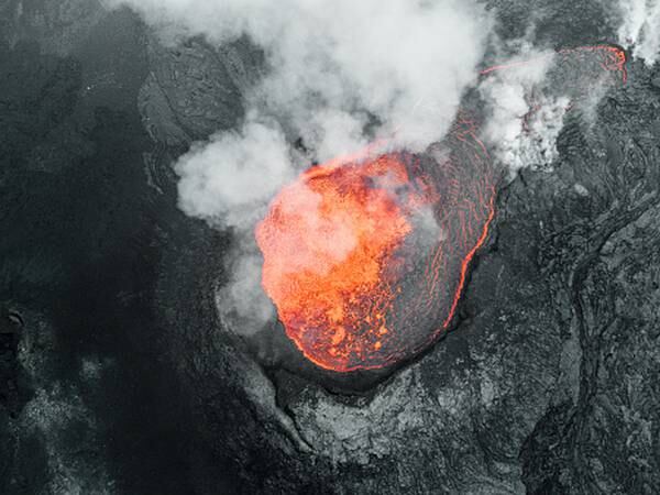 Turista cayó a un volcán activo mientras posaba para una foto