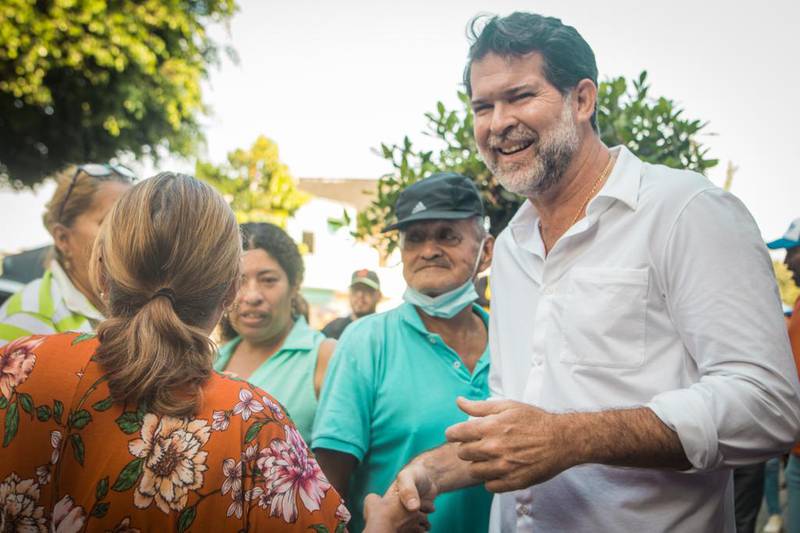 Francesco Tabacchi presidió acciones de solidaridad durante la crisis del covid-19, se donó leche a las familias de Guayas.