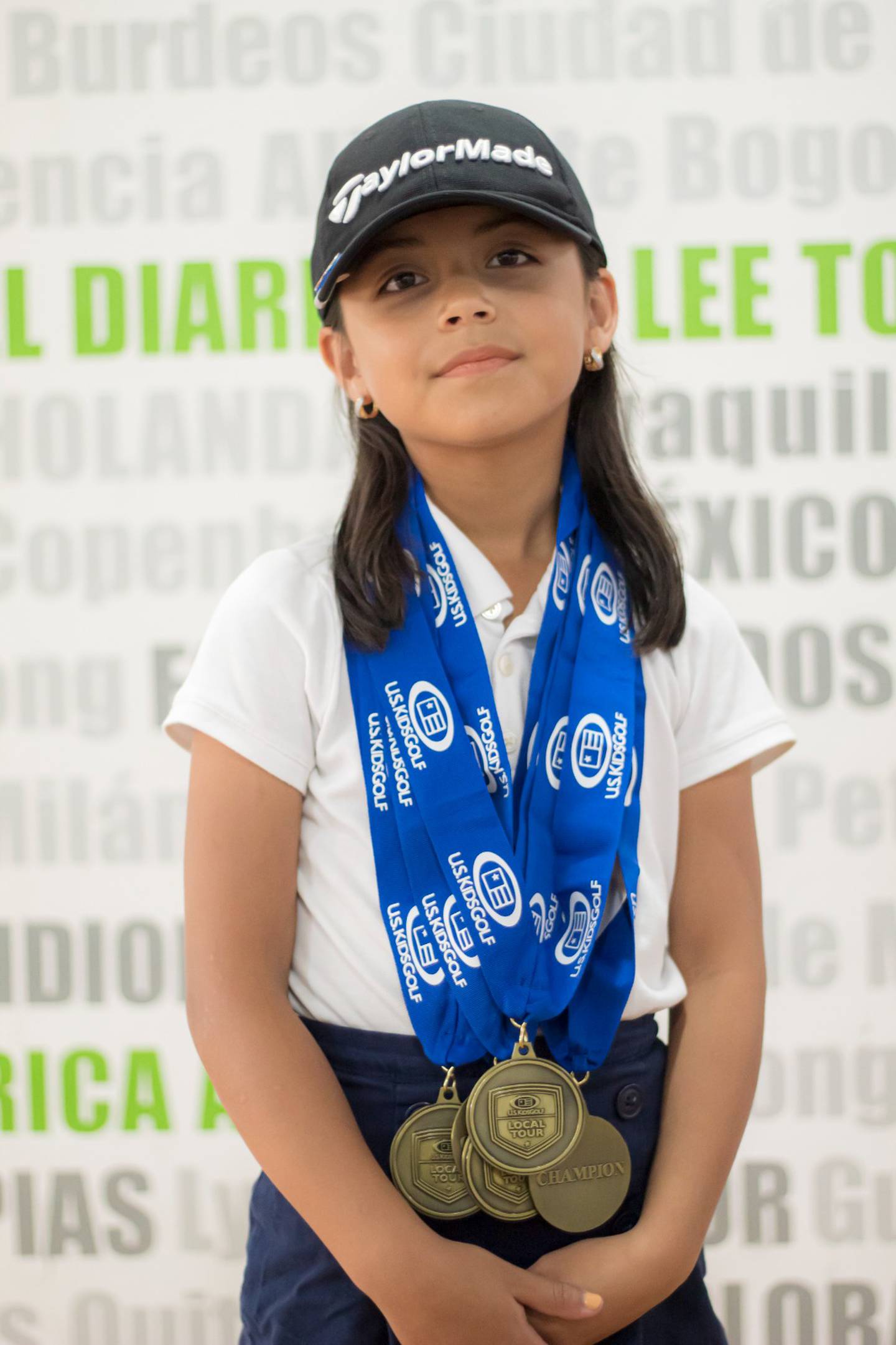 Isabella Coral Ochoa en los estudios de Metro Ecuador