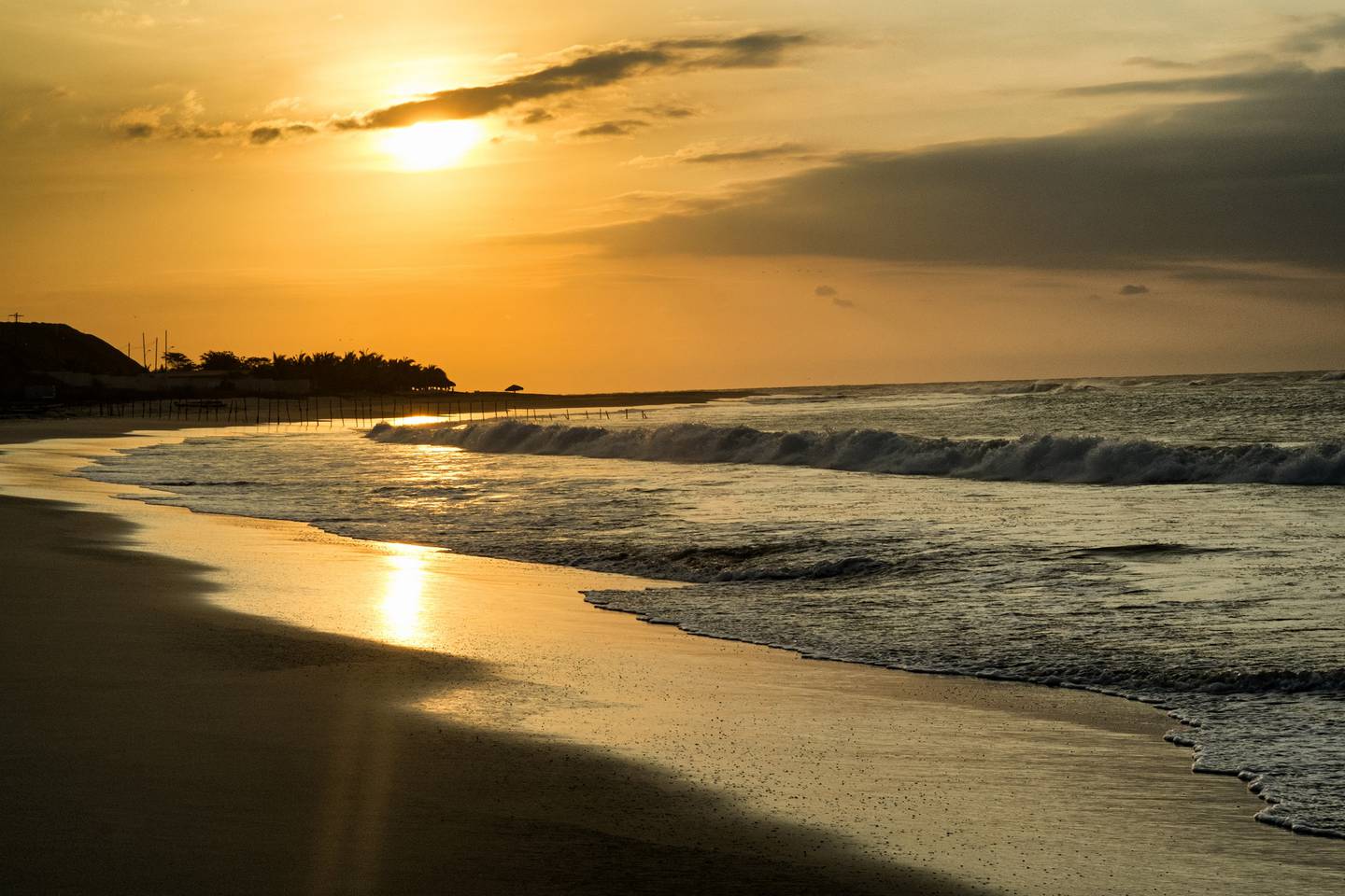 Panorámica de la playa Punta Sal, uno de los sitios paradisíacos que promociona la campaña 'Cruza la Frontera'.