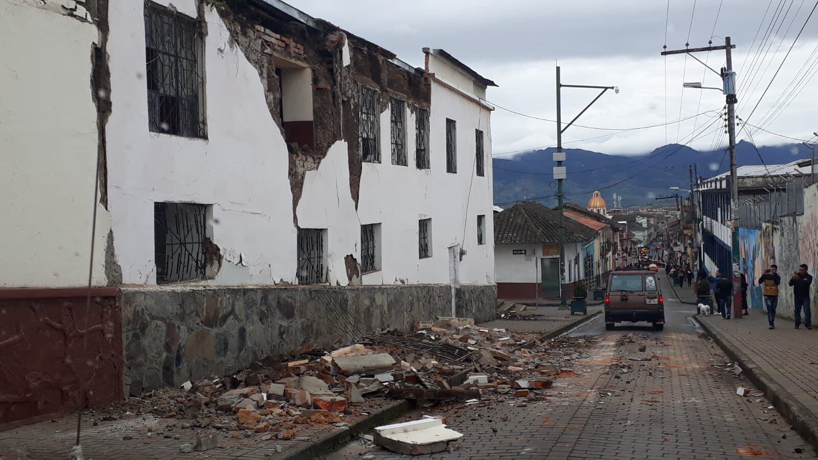 Videos e imágenes: graves daños en Carchi por fuertes temblores – Metro Ecuador