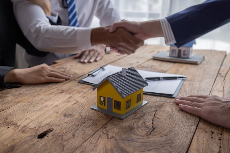 Catálogo oficial del BIESS muestra casas y departamentos disponibles en el remate 2025.