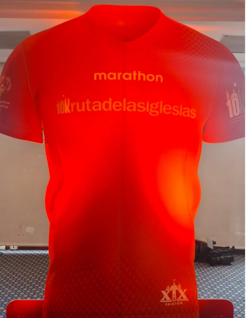 La camiseta de la Ruta de las Iglesias edición 19. El color naranja ha sido el elegido para este año.