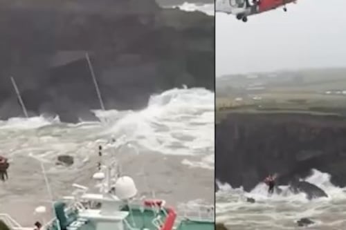 VIDEO: Dramático rescate de tripulación tras encallar pesquero