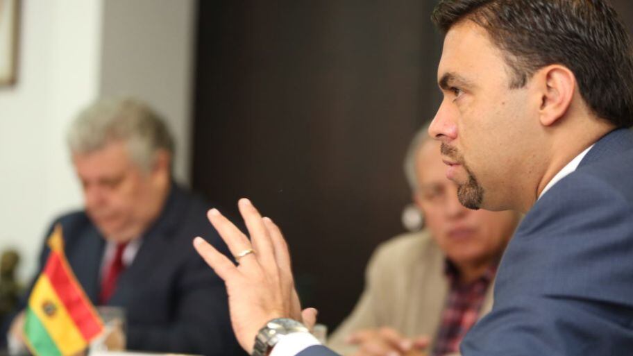 El presidente del CNE se reunió con observadores internaciones de Chile y Bolivia/Twitter @JuanPabloPozoB