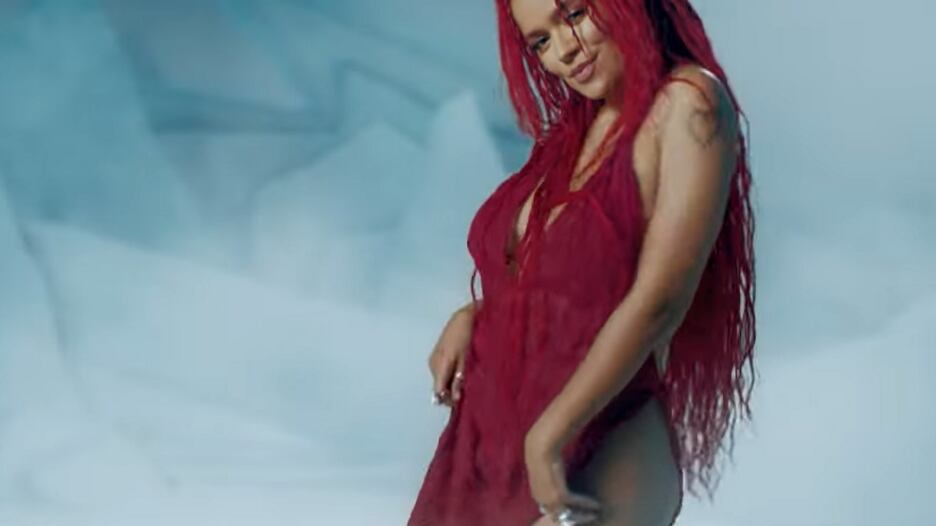 Karol G en el videoclip de TQG