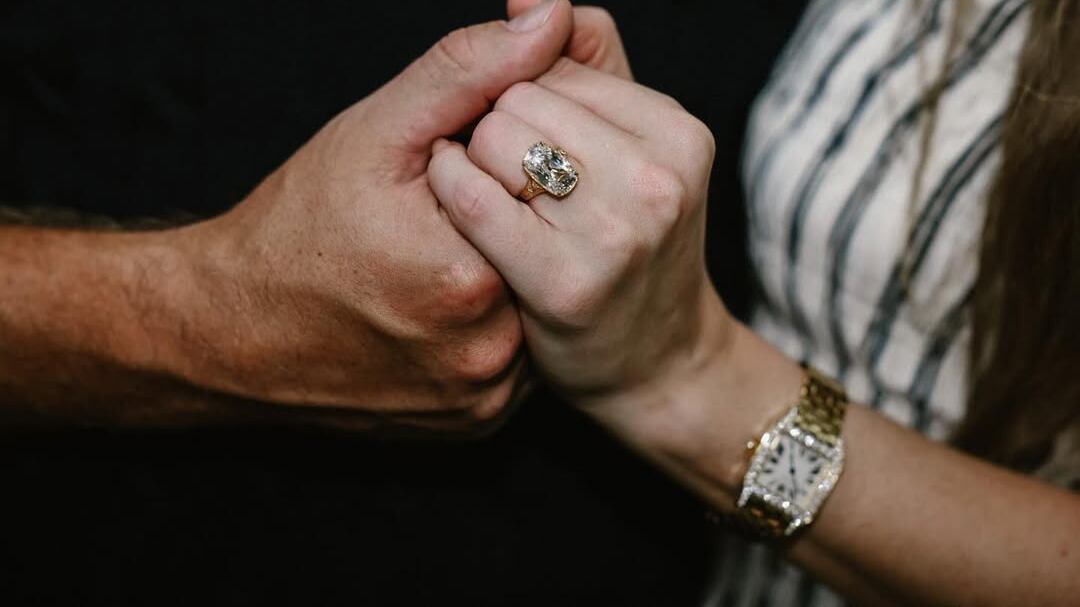 El costo del anillo que recibió Taylor Swift de Travis Kelce.