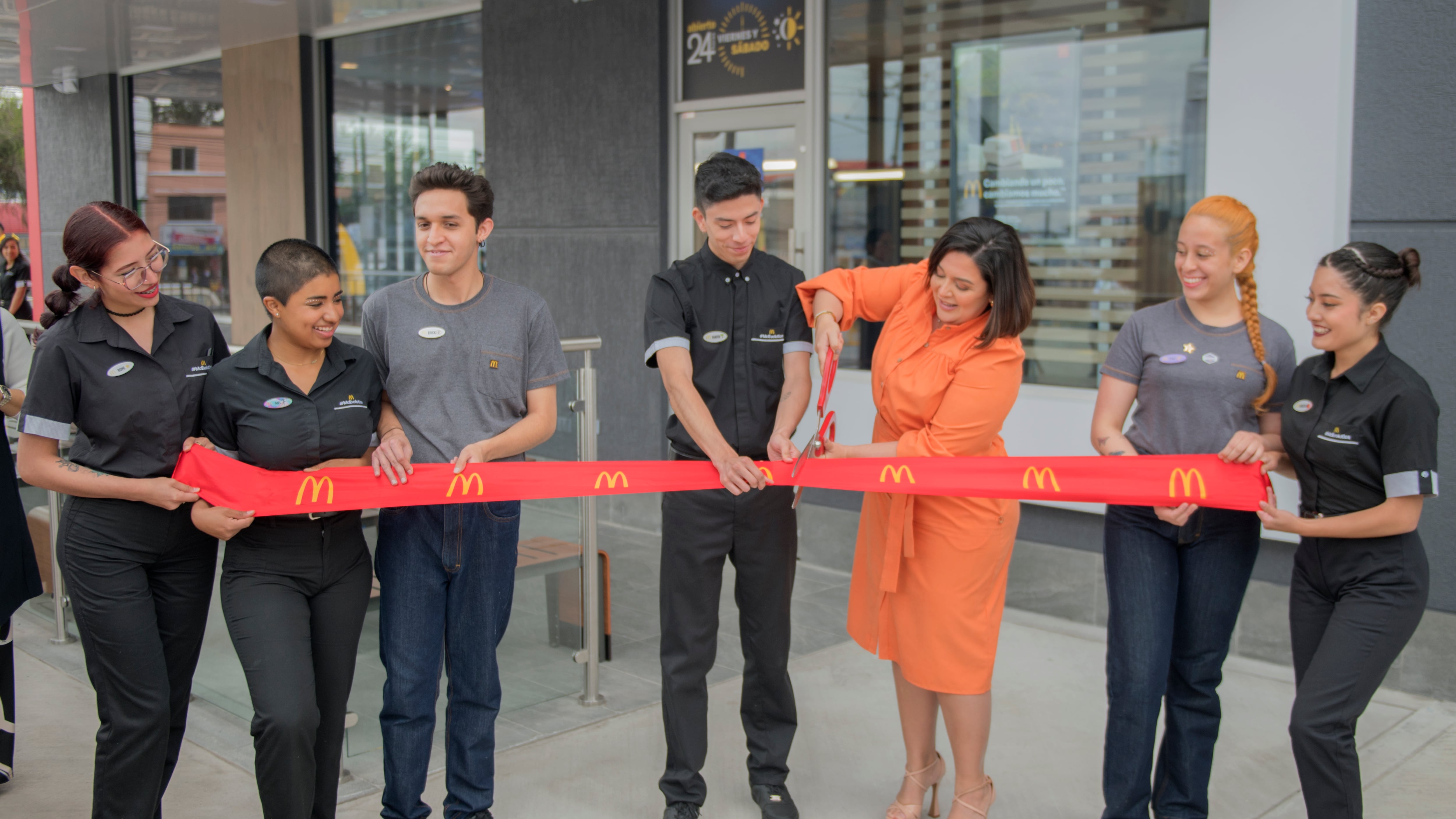 El restaurante en Quito está ubicado en la Av. La Prensa N56-87 y Pasaje Manuel Herrera.
