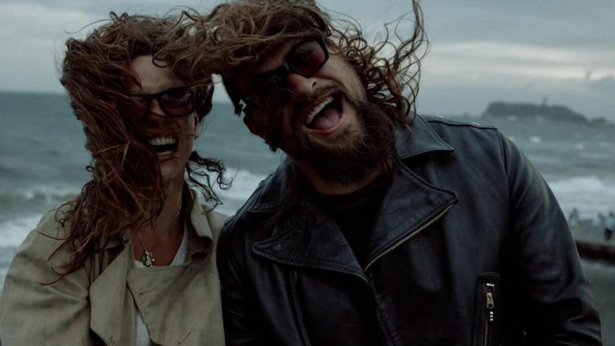 Jason Momoa y Adria Arjona