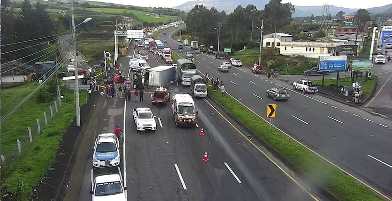 Tres personas fallecieron tras accidente de tránsito en la Panamericana Sur. Foto: Policía Nacional