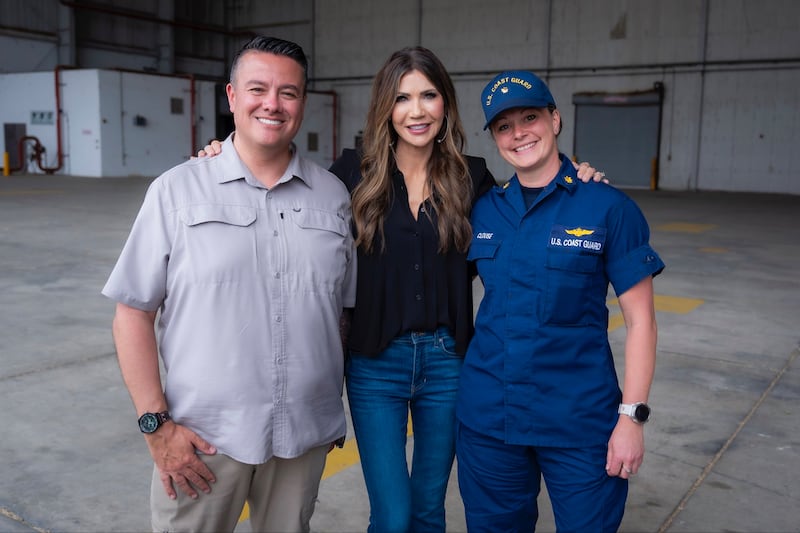 Kristi Noem destaca cooperación con Ecuador en visita estratégica.
