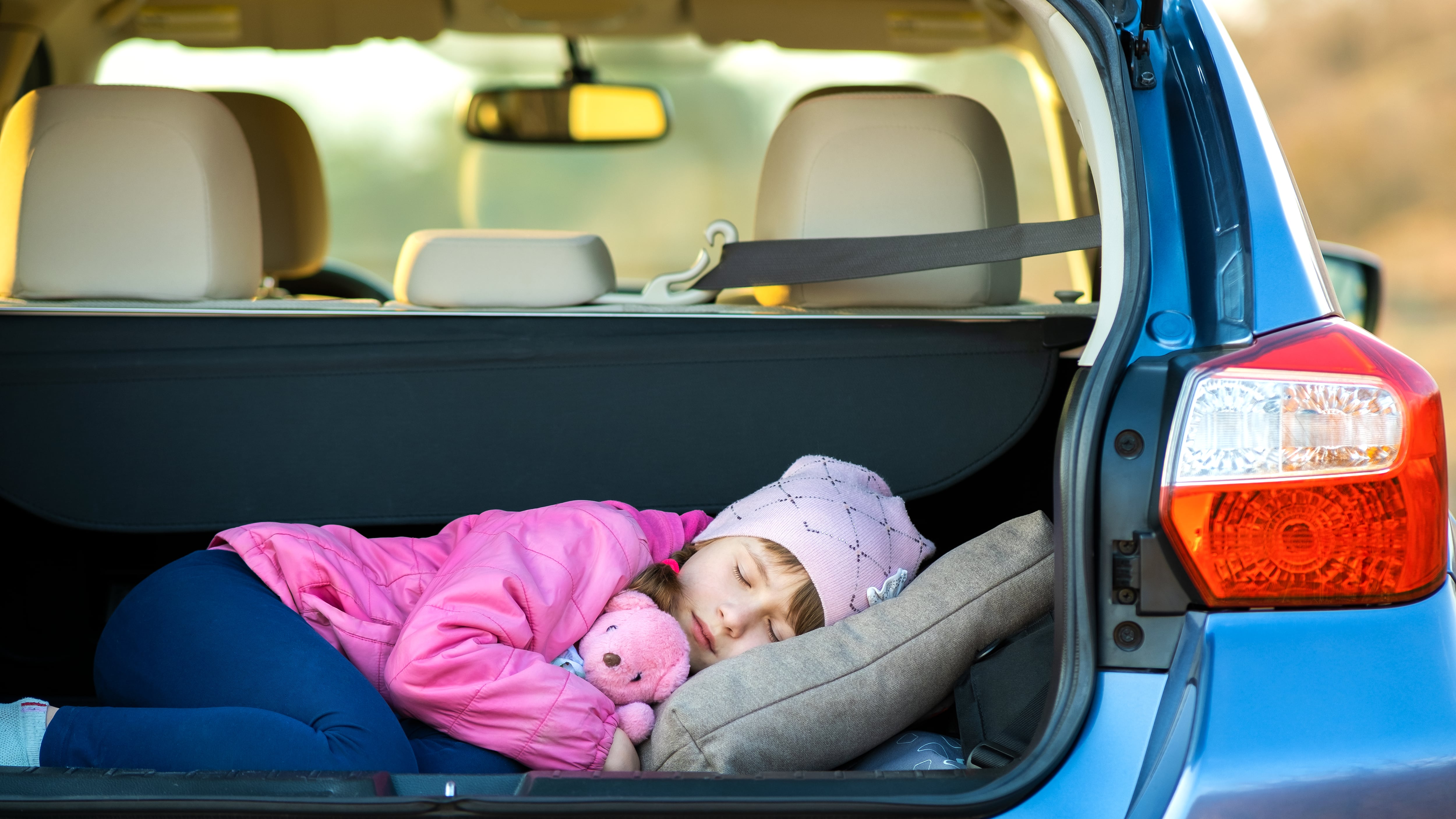 Niño fue encerrado por su padre dentro de la cajuela de su auto casi por dos años: esta fue la insólita razón