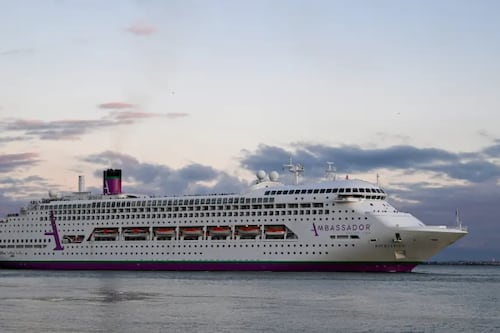 Confinadas 1.700 personas en un crucero en Burdeos tras muerte por brote gastrointestinal