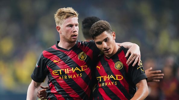 Kevin De Bruyne y Julián Álvarez con el Manchester City