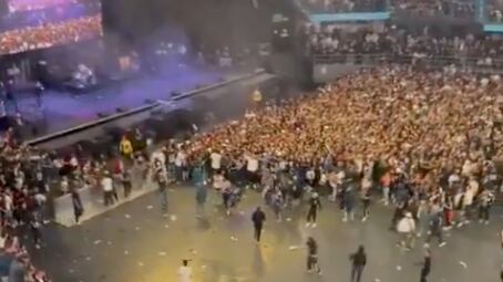 Videos muestran la batalla campal que obligó a cancelar el concierto de Damas Gratis en Bogotá, en el Movistar Arena.