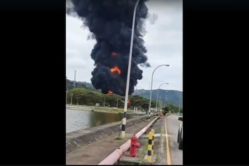 Se reporta fuerte incendio en la Refinería de Esmeraldas