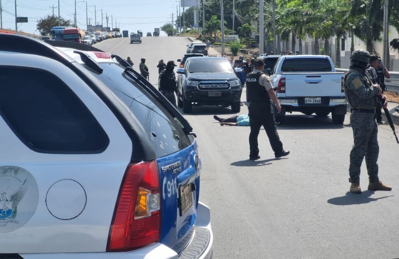 Empresaria, su esposo y sus guardaespaldas fueron asesinados con 50 disparos en Manta