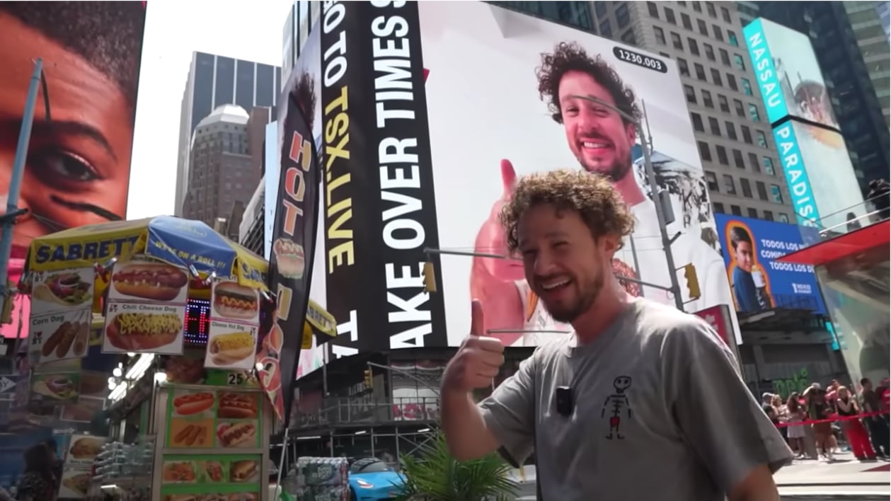 Anuncios de Luisito Comunica en Times Square