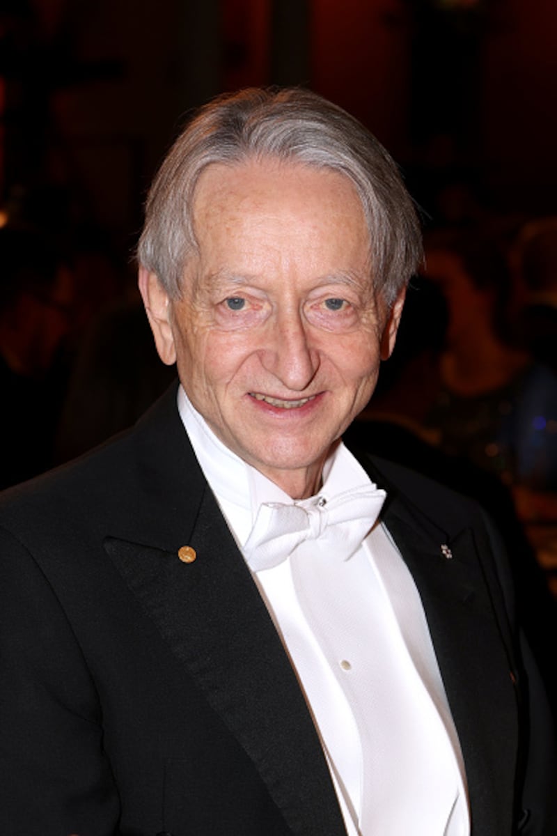 El “padrino de la IA”, Geoffrey Hinton, ha elevado la alarma.