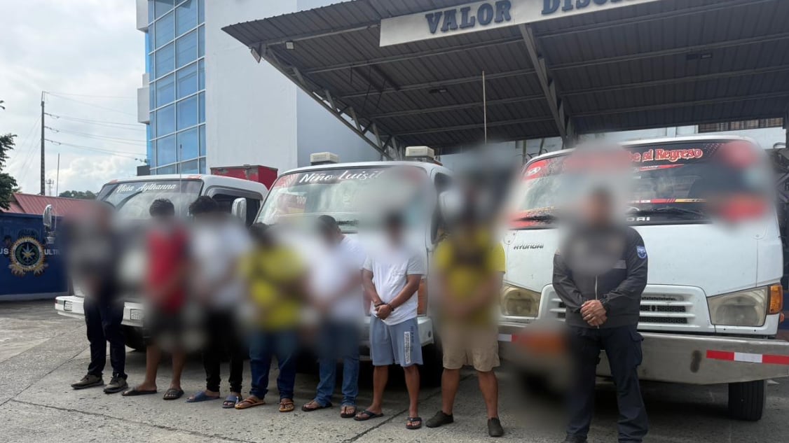 Operativo policial con incautación de autotanques y combustible en Guayas.