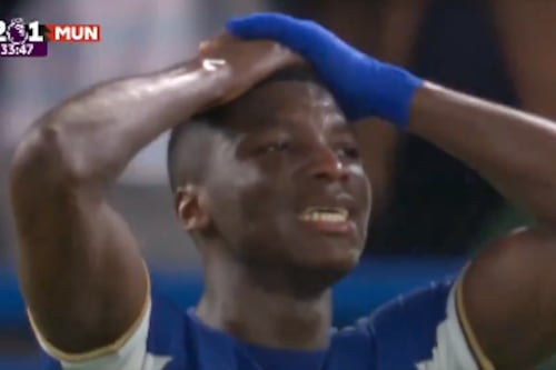El error de Moisés Caicedo ante el Manchester United pero el Chelsea remontó en un partido de infarto