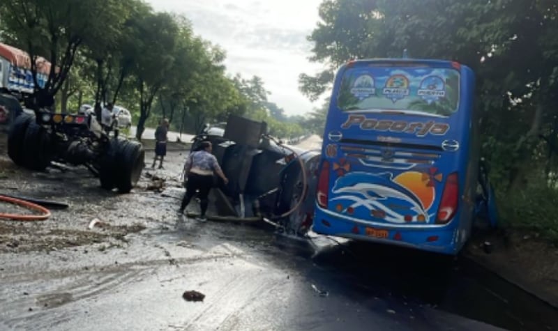 accidenteen el kilómetro 44 de la vía a la Costa