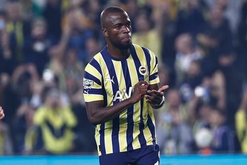 ¡Grande Superman! Énner Valencia a un partido y un gol de entrar en la historia del fútbol de Turquía con el Fenerbahce