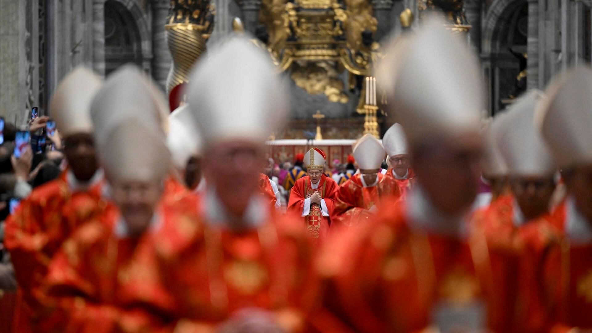 hora de la primera votación para elegir al nuevo Papa