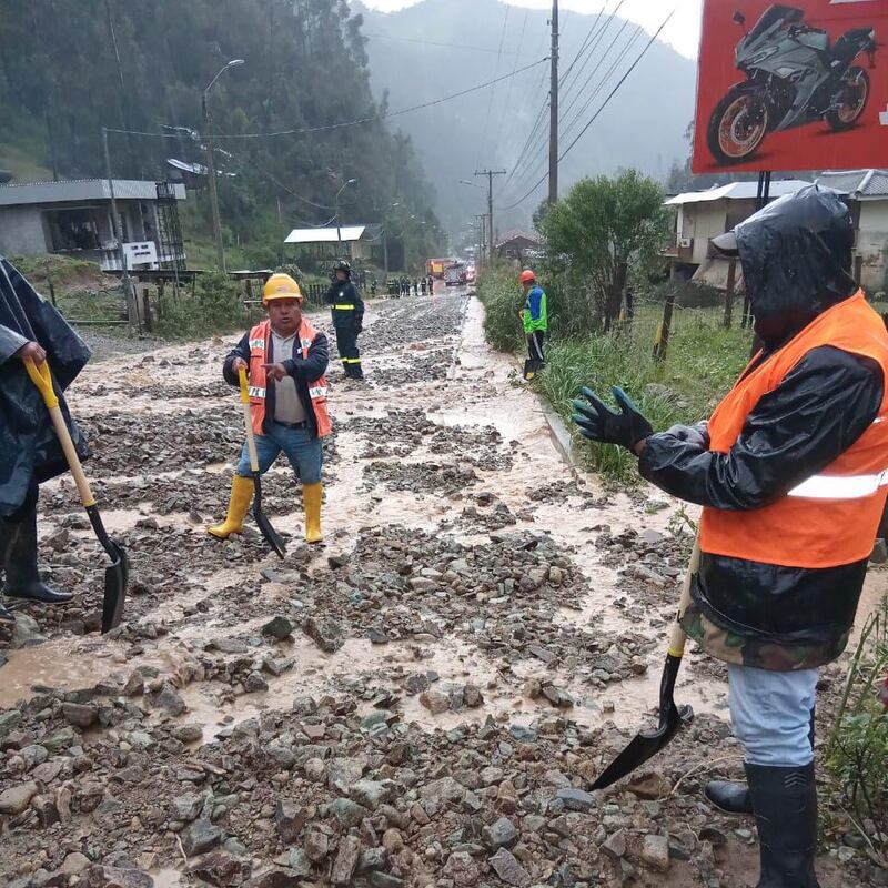 La vía Cuenca–Molleturo–El Empalme fue habilitada tras la limpieza de material por deslizamiento en Marianza.