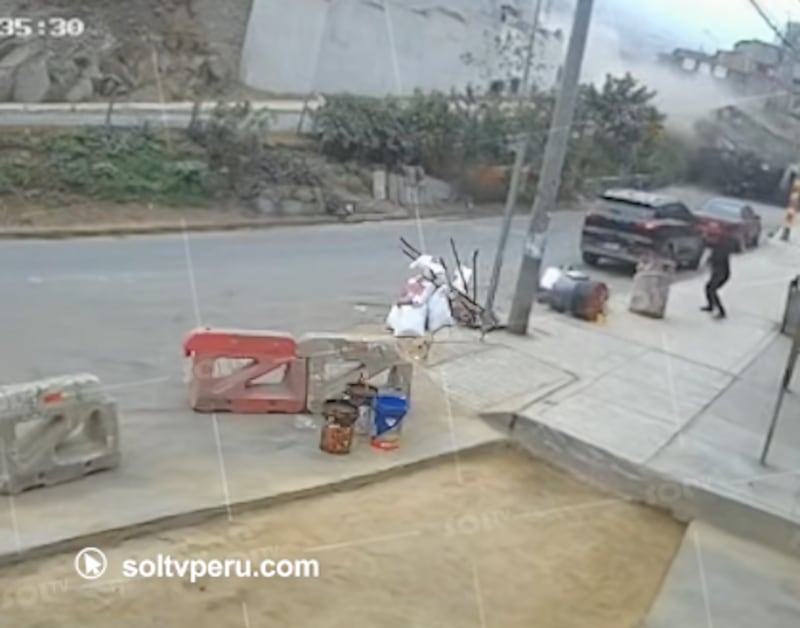 Camión con más de 30 tanques de gas perdió el control y se estrelló contra una vivienda en Pasamayito.