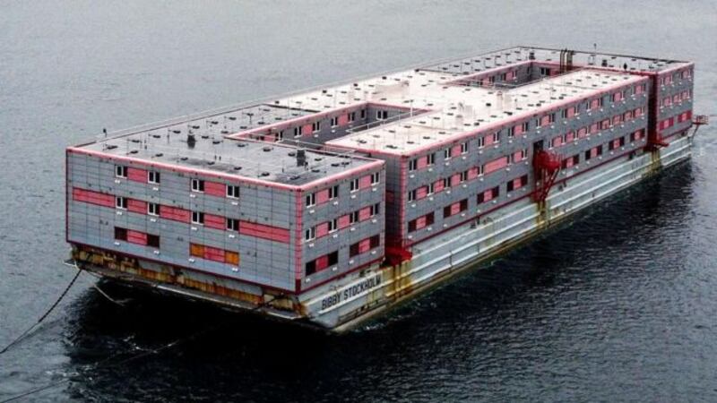 Así son las "barcazas", barcos prisiones que propone Daniel Noboa