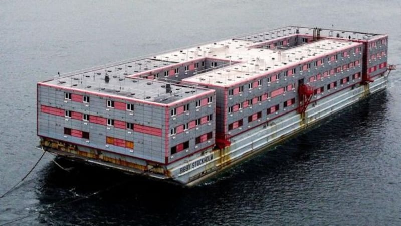 Así son las "barcazas", barcos prisiones que propone Daniel Noboa