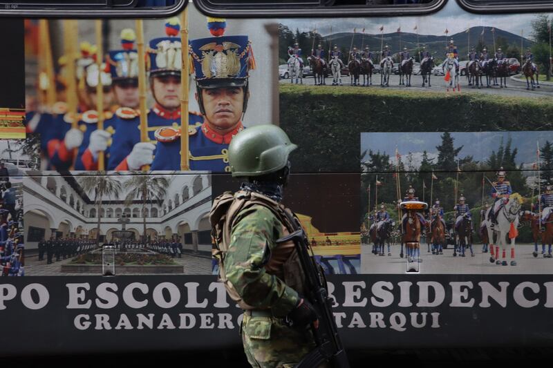Recorrido de seguridad del equipo de combate de la Primera División de Ejército Shyris, en el sector de la Marín, San Roque, Plaza Grande, Ipiales.