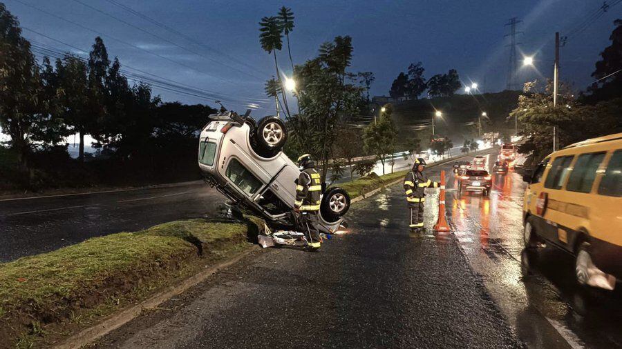 Accidente de tránsito en la Av. Simón Bolívar deja un herido, en Quito