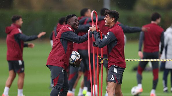 Piero Hincapié volvió a la nómina del Arsenal.