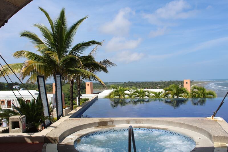 Una de las piscinas en Royal Decameron Mompiche