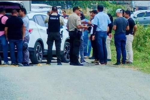 Hallan sin vida a un policía dentro de un vehículo en Samborondón