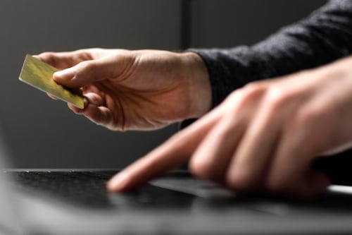 Le transfirieron más USD 3 millones por error y llamó al banco para devolver el dinero: “Sabía que no era mío”