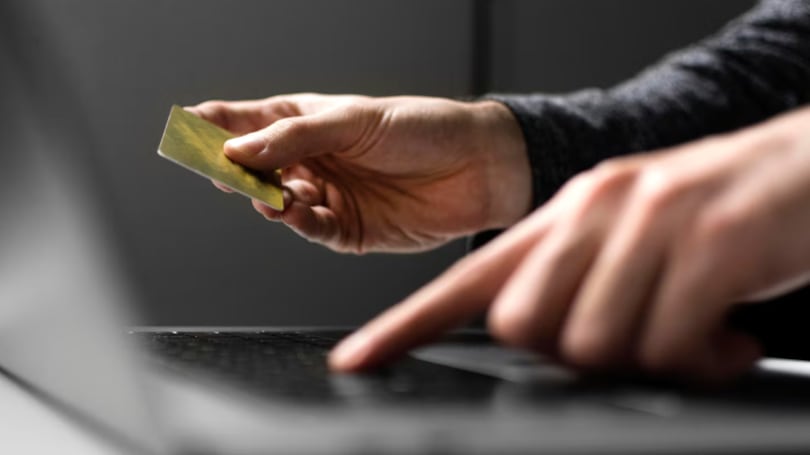 Le transfirieron más USD 3 millones por error y llamó al banco para devolver el dinero: “Sabía que no era mío”