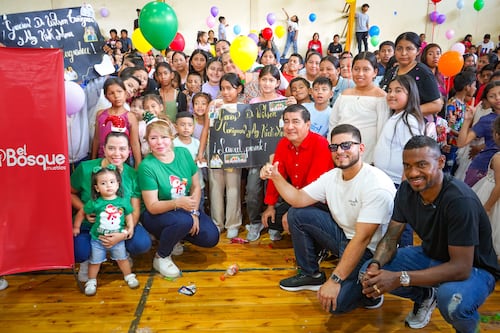 El Bosque entregó juguetes a niños de Daule