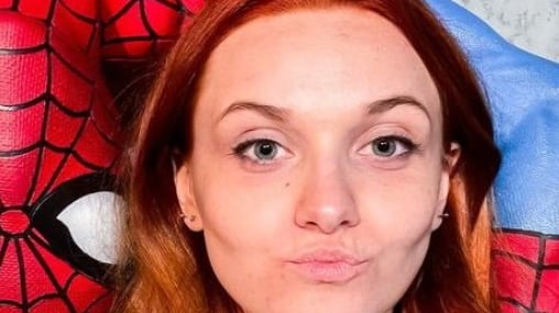 Mujer olvidó la letra de su canción favorita y descubrió que padecía una grave enfermedad