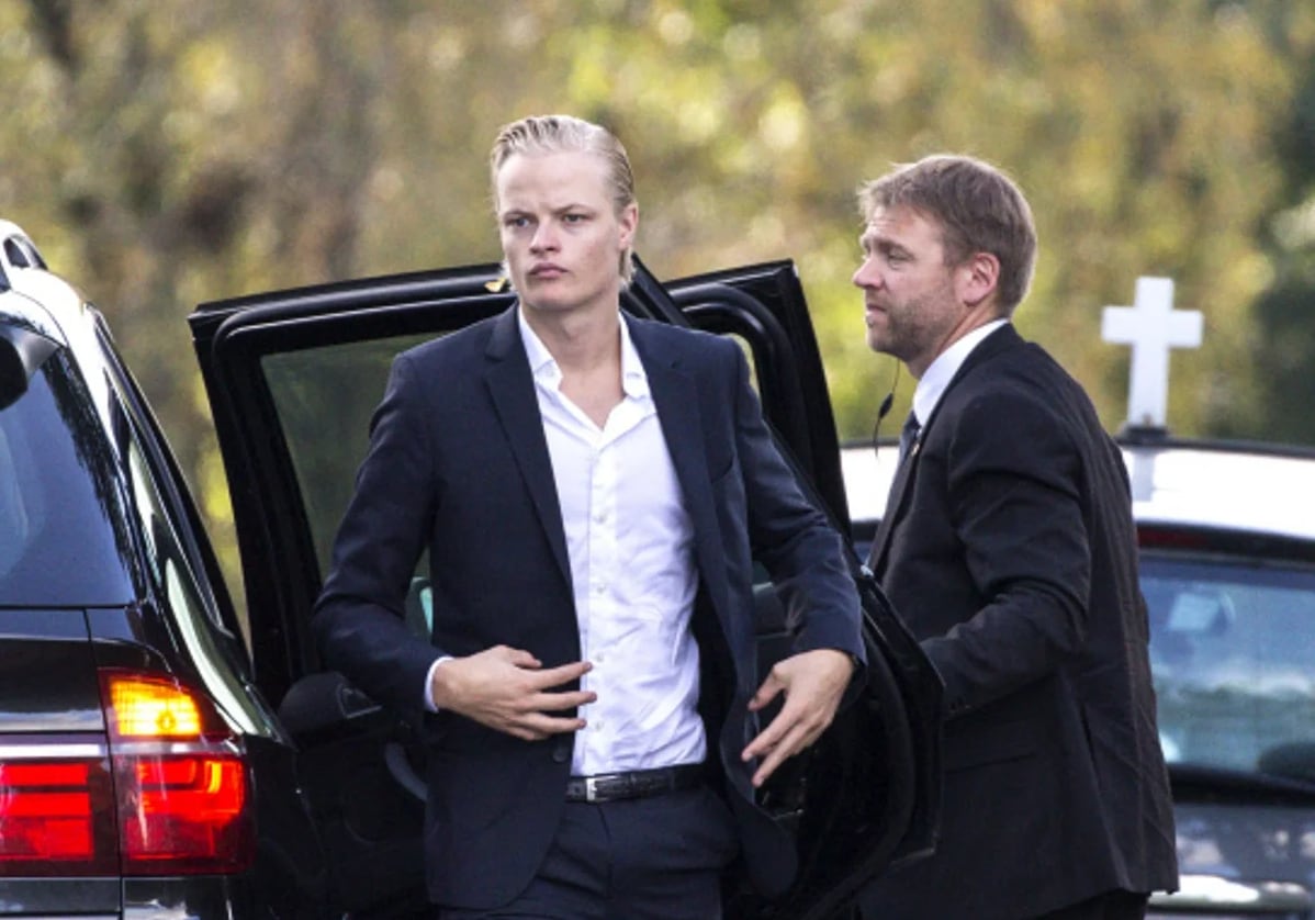 Él es el hijo de la princesa Mette-Marit de Noruega que irá a prisión por violación