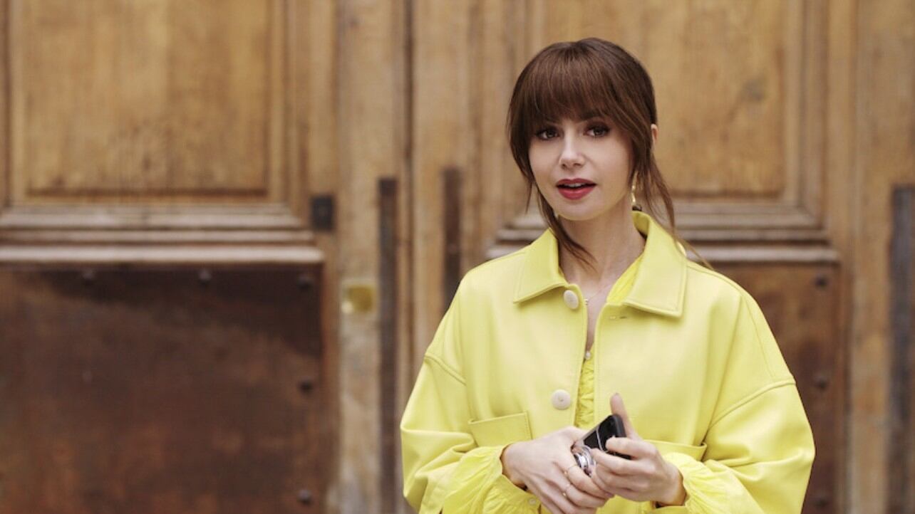 En 2009, la actriz Lily Collins entró a Hollywood por la puerta grande, de la mano de Sandra Bullock. Fue a partir de esta producción que su carrera comenzó su rápido ascenso, consiguiendo sus primeros roles protagónicos y nominaciones. Foto: Netflix.