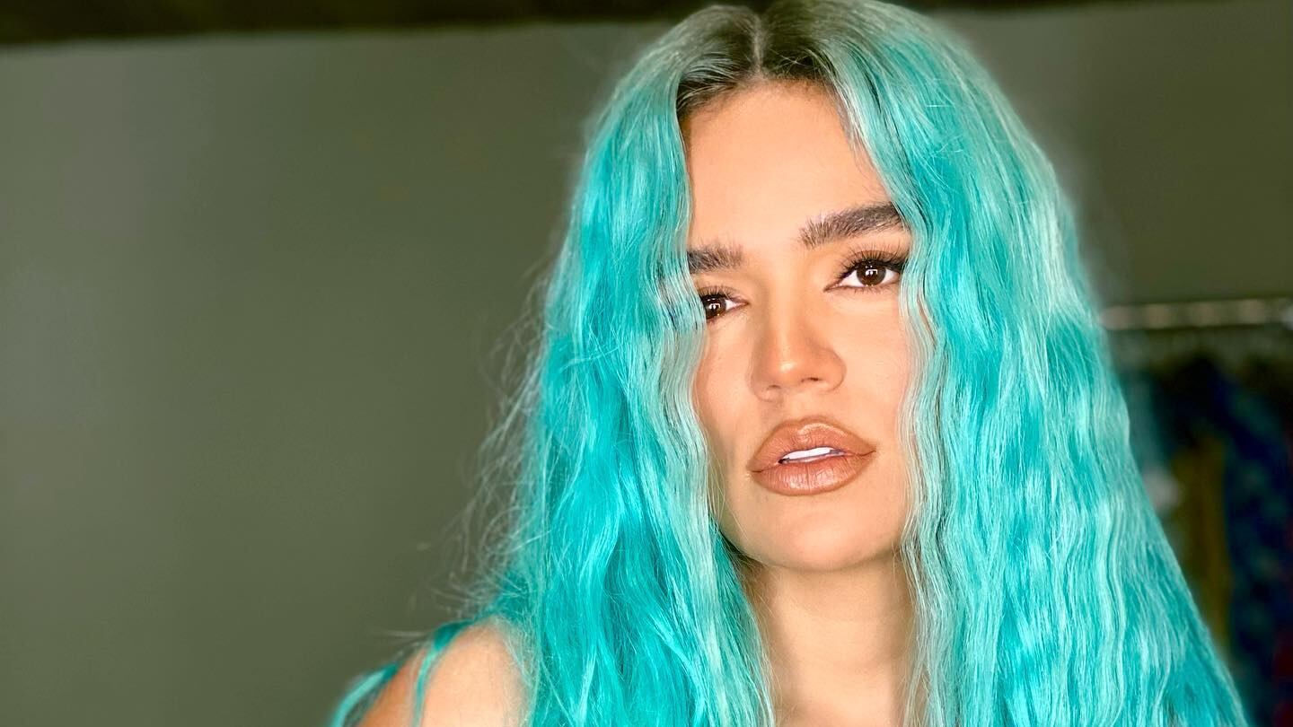 Muchos aseguran que es una frase expresamente para Yailin y otros que simplemente es el intro que coincide con una vieja canción de Karol G llamada ‘A Ella’.